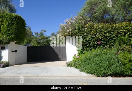 Los Angeles, Kalifornien, USA 10. Juli 2020 EINE allgemeine Sicht der Atmosphäre von Elizabeth Taylor, Paul Newman, Joanne Woodward, Henry Fonda und Tyrone Power's ehemaliges Zuhause in 242 Copa De Oro Road in Bel Air am 10. Juli 2020 in Los Angeles, Kalifornien, USA. Foto von Barry King/Alamy Stockfoto Stockfoto