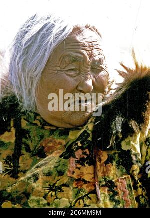 Juni 1973 - Alte Eskimofrau von Kotzebue Sound Gegend Stockfoto