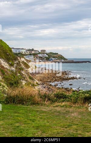 Blick entlang der Küste Richtung Ventnor, auf der Isle of Wight Stockfoto