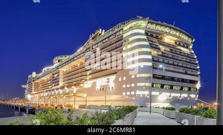 Kreuzfahrtschiff vor Anker am Kai von Palma de Mallorca, Balearen, Spanien. Stockfoto