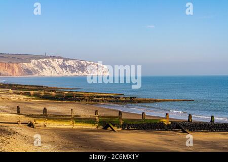 Sandown Beach auf der Isle of Wight an einem sonnigen Tag Stockfoto