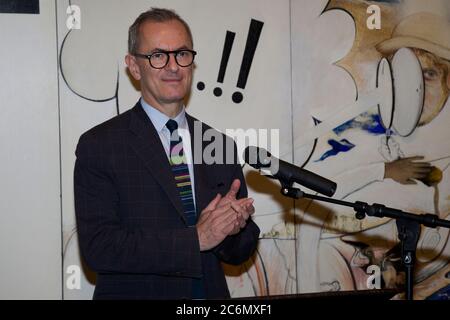 Dr. Michael Brand, Direktor der Kunstgalerie von NSW, gibt den Gewinner des Brett Whiteley Travelling Arts Scholarship 2014 an der Brett Whiteley bekannt Stockfoto