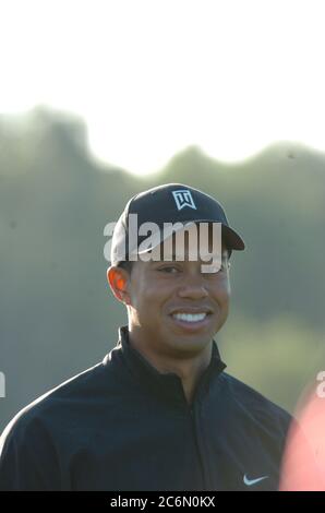 MIAMI, FL-MÄRZ: Tiger Woods bei der Ford Championship in Doral zum zweiten Jahr in Folge. Auf dem Dorals Blue Monster Golfplatz im Doral Golf Resort & Spa. März 2006 Miami Beach, Florida Menschen: Camilo Villegas Stockfoto