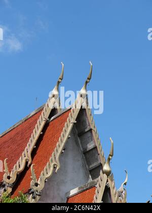 Thailändisches Dach des Tempels in Thailand. Stockfoto