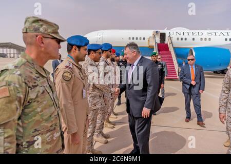 Außenminister Michael R. Pompeo besucht den Luftwaffenstützpunkt Prince Sultan und trifft sich mit US-amerikanischen Dienstmitgliedern in Saudi-Arabien Stockfoto