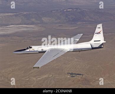 ER-2 Tail Nummer 706, war einer von zwei Airborne Science er-2s als Wissenschaftsplattformen von Dryden verwendet. Die Flugzeuge waren Plattformen für eine Vielzahl von Höhenforschungs-Missionen, die über verschiedene Teile der Welt geflogen wurden. Sie wurden auch für die Erdkunde und die Forschung und Entwicklung von Atmosphärensensoren, die Kalibrierung von Satelliten und die Datenvalidierung verwendet. Stockfoto