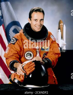 (Februar 1997) --- Astronaut Jean-Francois Clervoy, Missionsspezialist. Stockfoto