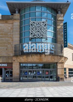 Eastgate Shopping Center geschlossen während Coronavirus Sperre. Vom Eingang in Falcon Square, Inverness, Schottland Stockfoto