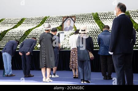 Seoul, Südkorea. Juli 2020. Die Menschen trauern um den Tod des Seoul Mayor Park Won-soon in Seoul, Südkorea, am 11. Juli 2020. Der 64-jährige Bürgermeister wurde in den Wäldern des Mount Bugak in der Nähe seiner Residenz gegen Mitternacht am Freitag Ortszeit tot aufgefunden. Es wurden keine Anzeichen für ein schlechtes Spiel gefunden, aber die Polizei untersuchte die genaue Ursache seines Todes. Kredit: Seo Yu-Seok/Xinhua/Alamy Live Nachrichten Stockfoto