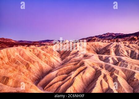 Badlands Blick vom Zabriskie Point im Death Valley National Park bei Dusk, Kalifornien Keywords: Tod, Tal, kalifornien, Badlands, Landschaft, Stockfoto