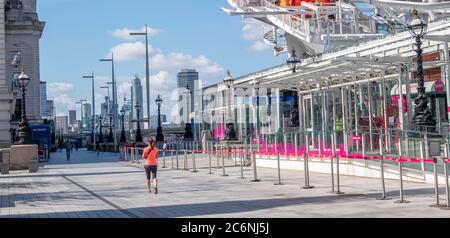 Das London Eye in London, Großbritannien, schloss während der Pandemie Covid-19. Stockfoto