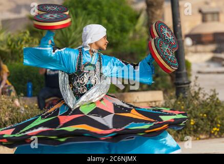 Wirbelnde Derwisch-Performance in der Zitadelle, Kairo, Ägypten Stockfoto