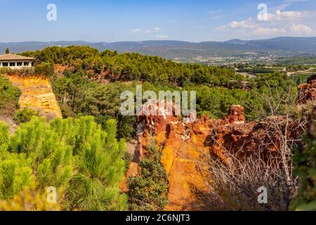 Ockersteinbruch in Roussillon, Luberon, Vaucluse, Frankreich Stockfoto