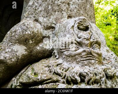 Detail des Herkules Kampf Cacus, eine riesige Skulptur im berühmten Park der Monster, auch Heiligen Hain, Bomarzo Gärten, Viterbo, Latium genannt Stockfoto