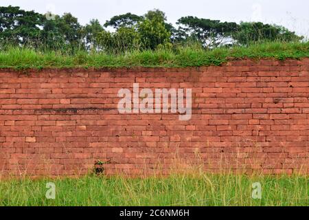 Betonmuster und Textur auf alter Gebäudewand Stockfoto