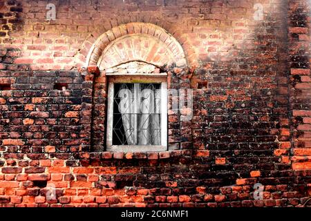 Vintage Fenster und Beton an der Gebäudewand Stockfoto