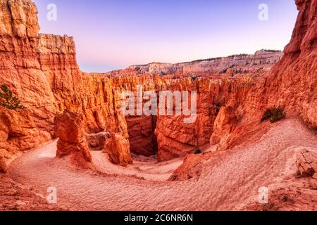 Verengt sich zum Bryce Canyon National Park bei Sonnenuntergang, Navajo Loop Trail, Utah, USA Stockfoto