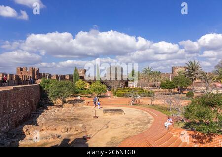 Im Inneren der Burg von Silves EINE maurische Burg und portugiesisches Nationaldenkmal in Silves an der Algarve Portugal Stockfoto