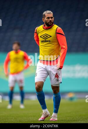 Ewood Park, Blackburn, Lancashire, Großbritannien. Juli 2020. English Football League Championship Football, Blackburn Rovers gegen West Bromwich Albion; Bradley Johnson von Blackburn Rovers wärmt sich ausschließlich für redaktionelle Zwecke auf. Keine Verwendung mit nicht autorisierten Audio-, Video-, Daten-, Fixture-Listen, Club/League-Logos oder „Live“-Diensten. Online-in-Match-Nutzung auf 120 Bilder beschränkt, keine Videoemulation. Keine Verwendung in Wetten, Spielen oder Single Club / Liga / Spieler Publikationen Kredit: Action Plus Sport / Alamy Live News Stockfoto