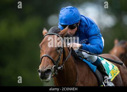 Master of the Seas von William Buick geritten gewinnt die bet365 Superlative Stakes am dritten Tag des Moet and Chandon July Festivals auf der Newmarket Racecourse. Stockfoto