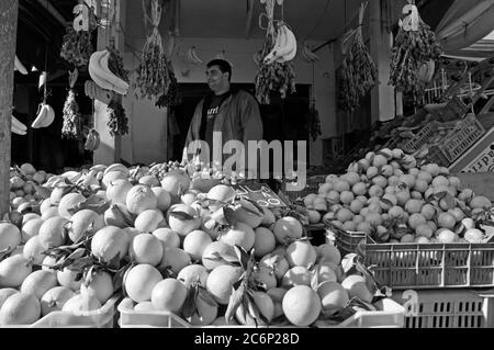 Markt im Norden von Tunesien, wo die Bauern produzieren viele Arten von Obst und Gemüse und die Welt berühmten Oliven. Stockfoto