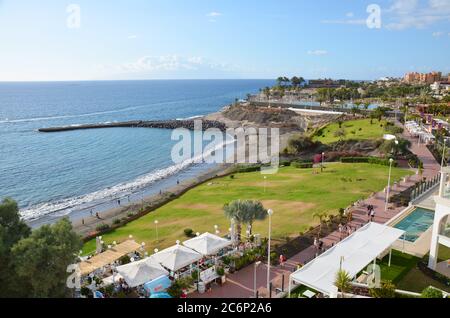 Promenade und Strand, Playa Fanabe, Costa Adeje, Teneriffa Stockfoto