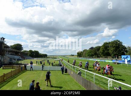 Oxted von Cieren Fallon (vorne rechts) gewinnen die Darley July Cup Einsätze am dritten Tag des Moet und Chandon July Festivals auf der Newmarket Racecourse. Stockfoto