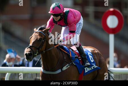 Oxted von Cieren Fallon geritten gewinnen die Darley Juli Cup Einsätze am dritten Tag des Moet und Chandon Juli Festival auf Newmarket Racecourse. Stockfoto