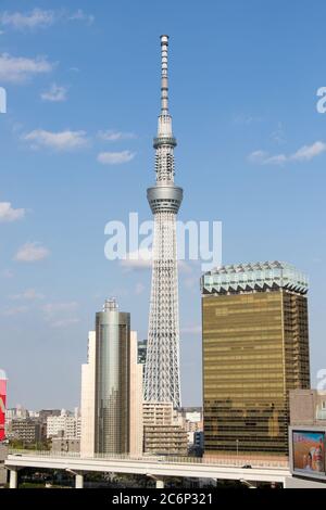 Tokio, Japan, April 24,2017 Tokyo Skytree, der höchste Turm in Japan mit blauem Himmelshintergrund Stockfoto