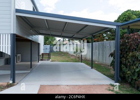 Neue Carport / Garage auf renovierten Queenslander Stil High-set Haus Stockfoto