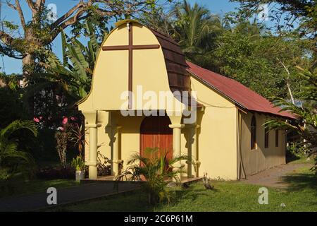 Katholische Kirche im Dorf Tortuguero in Costa Rica, Mittelamerika Stockfoto