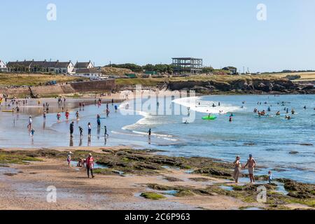 Garrettstown, Cork, Irland. Juli 2020. An einem heißen und sonnigen Nachmittag genießen Urlauber das gute Wetter am Garrettstown Beach, Co. Cork, Irland. - Credit; David Creedon / Alamy Live News Stockfoto