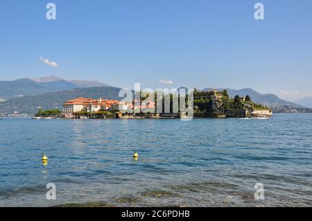 Isola Bella am Lago Maggiore, Italien vom Ufer aus gesehen bei Stresa Stockfoto