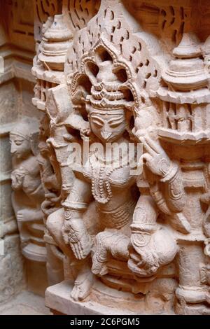 Jaisalmer, Rajasthan, Indien- Feb 18,2020.A Ansicht der Skulptur auf Jain Temple Wänden Stockfoto