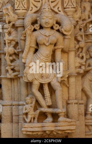 Jaisalmer, Rajasthan, Indien- Feb 18,2020.A Ansicht der Skulptur auf Jain Temple Wänden Stockfoto