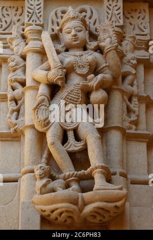 Jaisalmer, Rajasthan, Indien- Feb 18,2020.A Ansicht der Skulptur auf Jain Temple Wänden Stockfoto