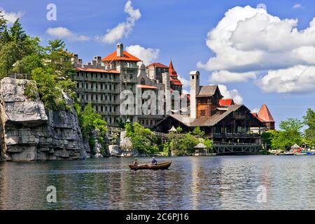 Das Mohonk Mountain House und Lake Mohonk, Catskill Mountains, New York Stockfoto