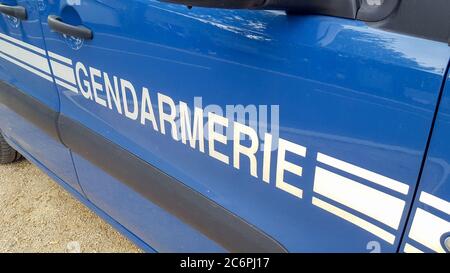 zeichen Sie auf einem Gendarmerie Auto Notfahrzeug Französisch Polizei Stockfoto