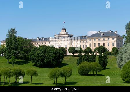 Strelna, Sankt Petersburg, Russland – 24. Juli 2020: Der Staatskomplex „Der Palast Des Nationalen Kongresses“. Stockfoto