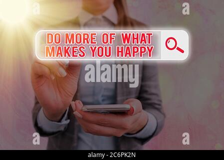 Textzeichen mit der Anzeige Do More of What Makes You Happy. Business Foto Text genießen Leben tun Dinge, die Sie Web Suche digitale Informationen futuristisch Stockfoto