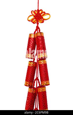 Roter chinesischer Seidenknoten in Form von Feuerkracker für das neue Jahr (manueller Fokus), isoliert mit Clipping-Pfad Stockfoto