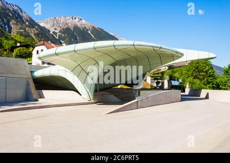 INNSBRUCK, Österreich - 21. MAI 2017: Hungerburg station Hungerburgbahn, hybrid Standseilbahn in Innsbruck, Österreich. Standseilbahn der Stadt Stockfoto