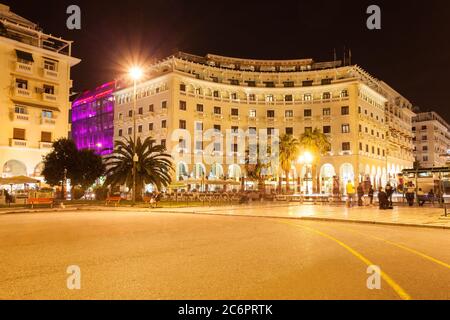 THESSALONIKI, Griechenland - 11. OKTOBER 2016: Aristoteles-platz ist der Hauptplatz von Thessaloniki, Griechenland und auf Nikis Avenue, auf der Wa Stockfoto