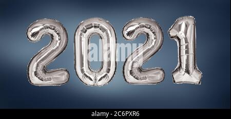 Neues Jahr 2021 silber Luftballons auf blauem Hintergrund Stockfoto