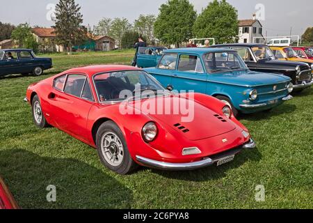 Italienische Oldtimer Ferrari Dino GT in Oldtimer Rallye 15. Auto Moto raduno, am 25. April 2015 in Piangipane, RA, Italien Stockfoto