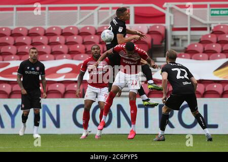 MIDDLESBROUGH, GROSSBRITANNIEN. 11. JULI Filip Benkovic von Bristol City bestreitet einen Header mit Middlesbroughs Ashley Fletcher während des Sky Bet Championship Matches zwischen Middlesbrough und Bristol City im Riverside Stadium, Middlesbrough (Kredit: Mark Fletcher - MI News ) Kredit: MI News & Sport /Alamy Live News Stockfoto