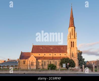 St. Mary of the Presentation katholische Kirche in Mudgee, ist eine Sandsteinkirche viktorianischen kirchlichen gotischen Design zwischen 1893 und 1911 gebaut. Stockfoto