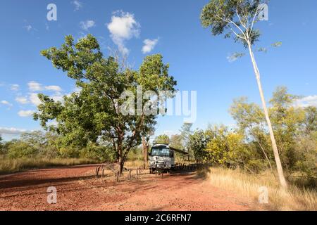 Wohnmobil in einem Buschcamp in Southern Lost City, Limmen National Park, Northern Territory, NT, Australien Stockfoto