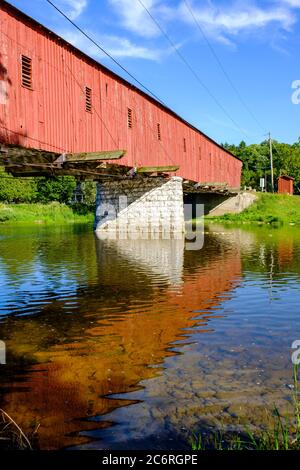 Ländliches Ontario, West Montrose Covered Bridge, Kissing Bridge, Over Grand River, West Montrose, Ontario, Kanada Stockfoto