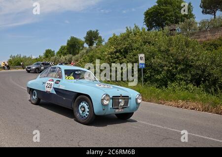 Fiat 1100 E Zagato Coupé (1952) im Oldtimer-Rennen Mille Miglia, am 17. Mai 2014 in Colle di Val d'Elsa, Toskana, Italien Stockfoto